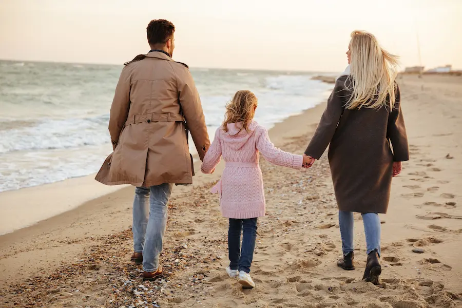 back-view-beautiful-family-with-little-daughter